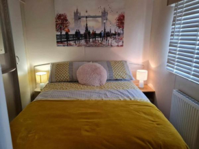 Cosy cabin in Milford on Sea Full Passes included